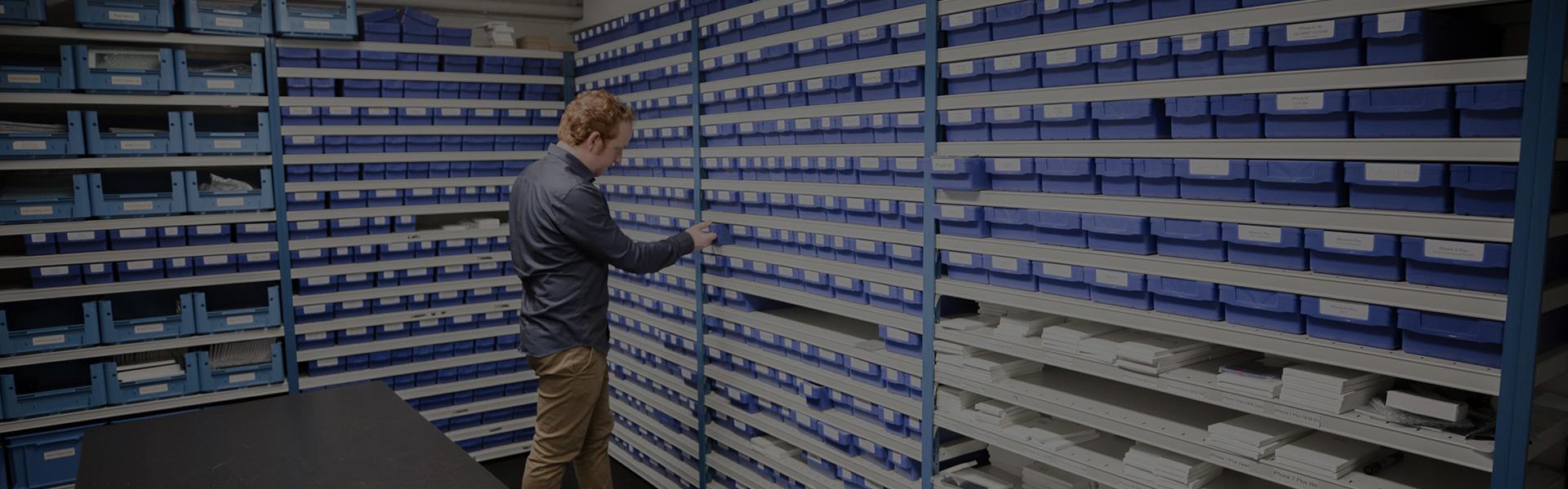 Magazijn met onderdelen voor reparaties en voorraadbeheer